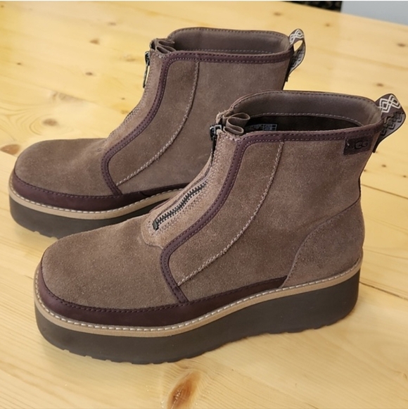UGG Shoes - UGG Women's Cityfunc Zip Boots Platform size 8.5 Hickory